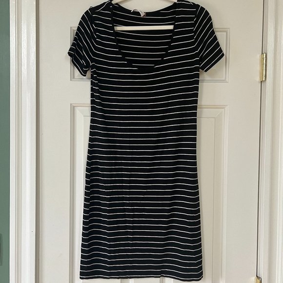 CALVIN KLEIN Black/White Striped T-Shirt Dress- SIZE 4 - Picture 1 of 3
